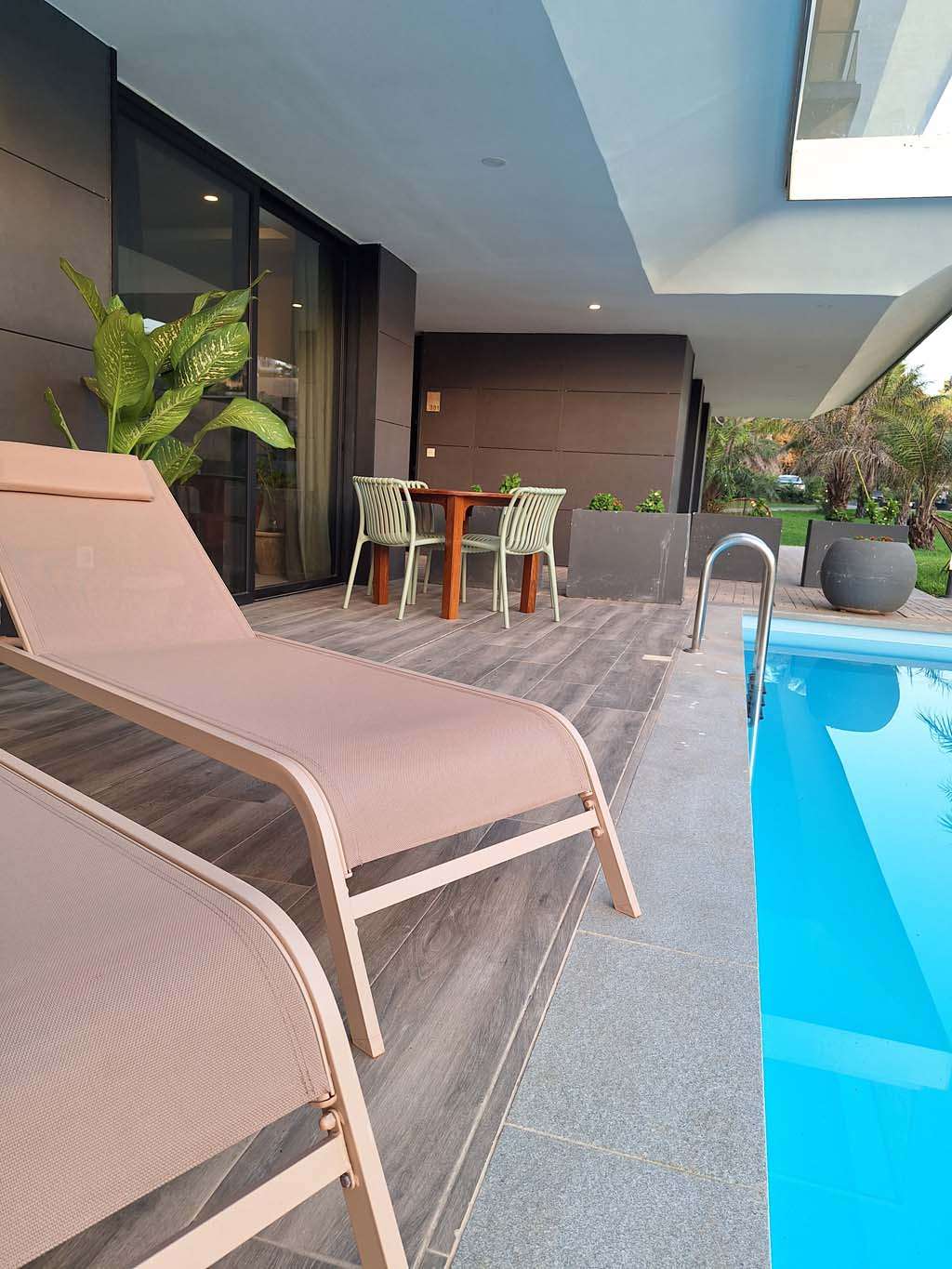 303 the swim up