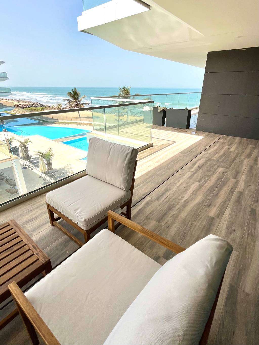 609 the balcony