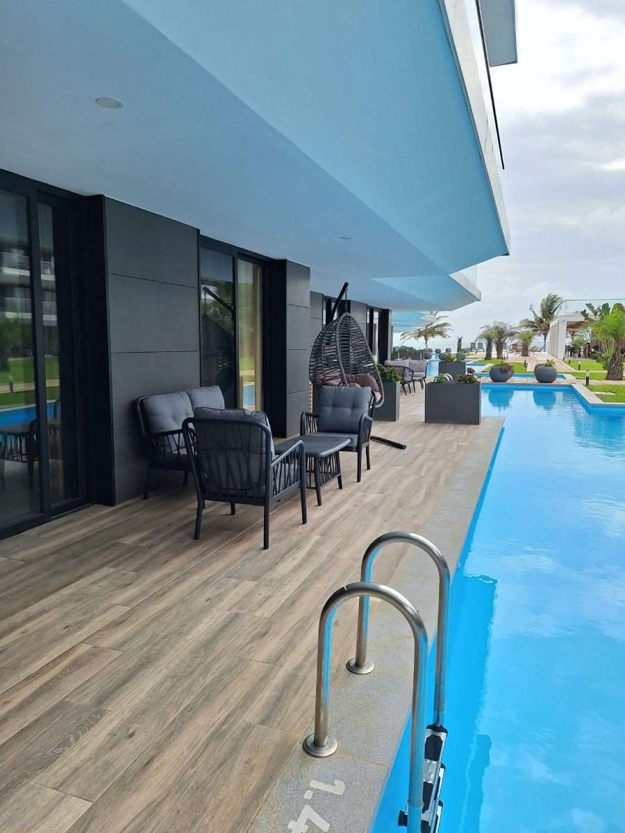 803 swim up pool