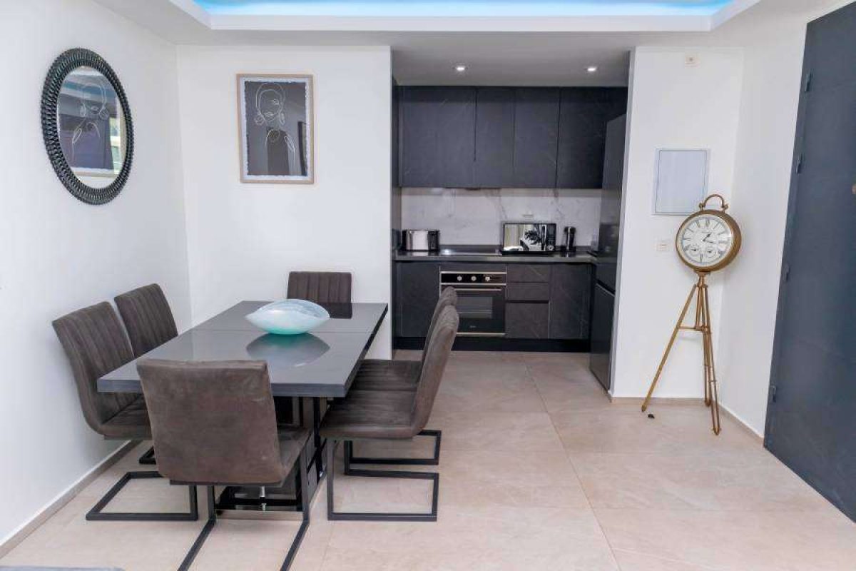 1009 - dining area & kitchen