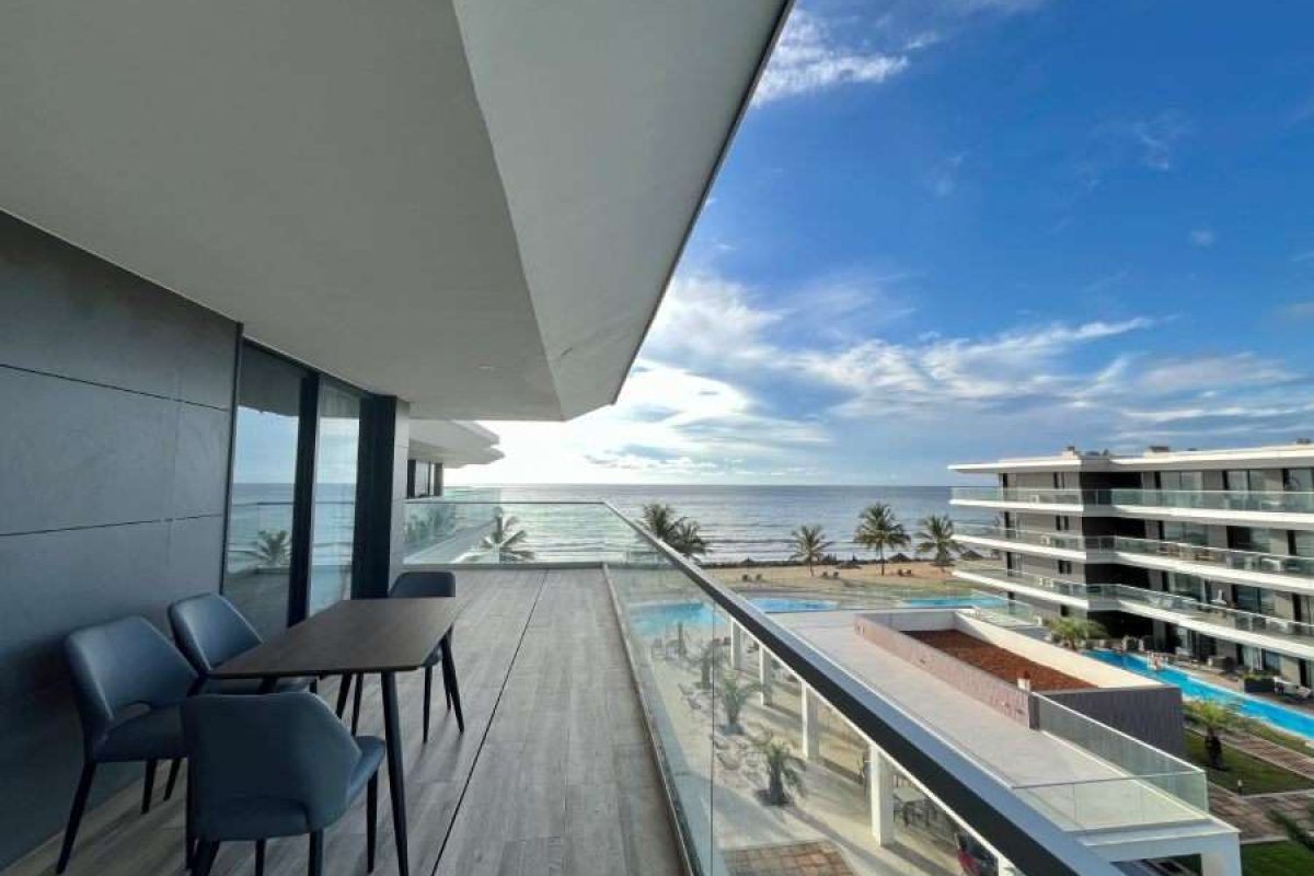 1013 - balcony view