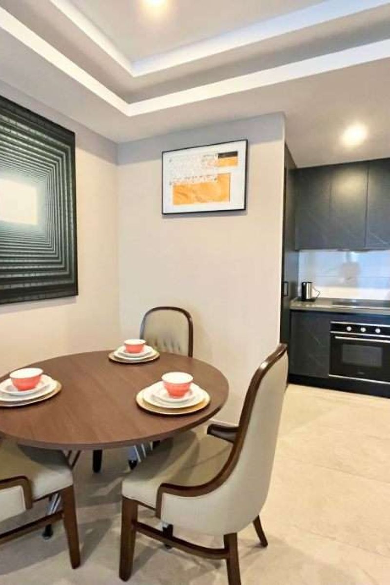1013 - dining and kitchen area
