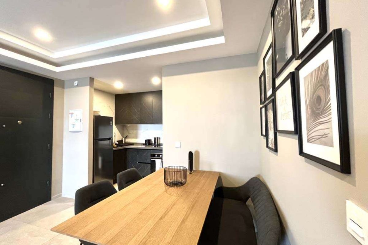 1015 - open plan with kitchen