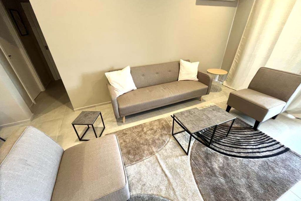 1015 - sitting area