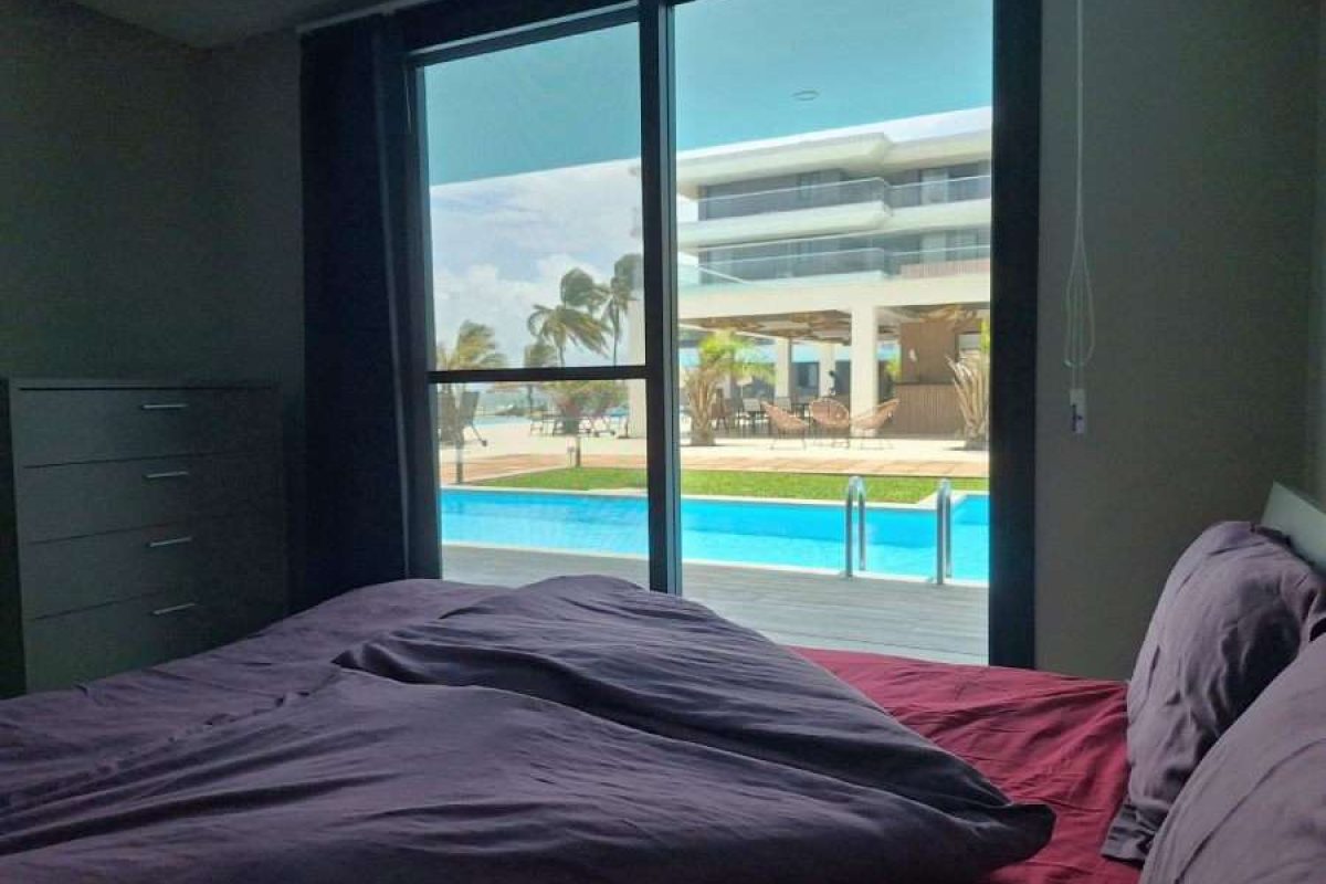 1101 - bedroom with terrace and swim up pool