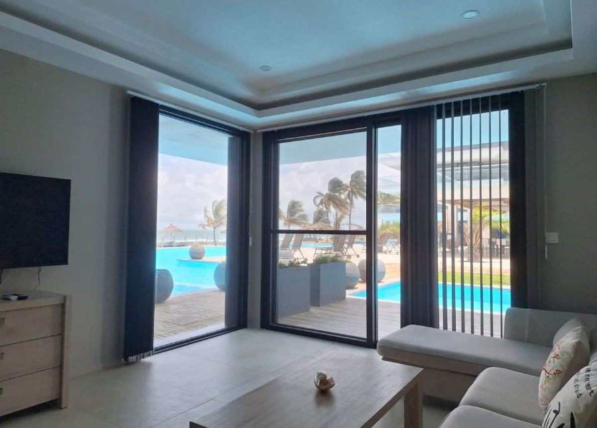 1101 - living with pool view