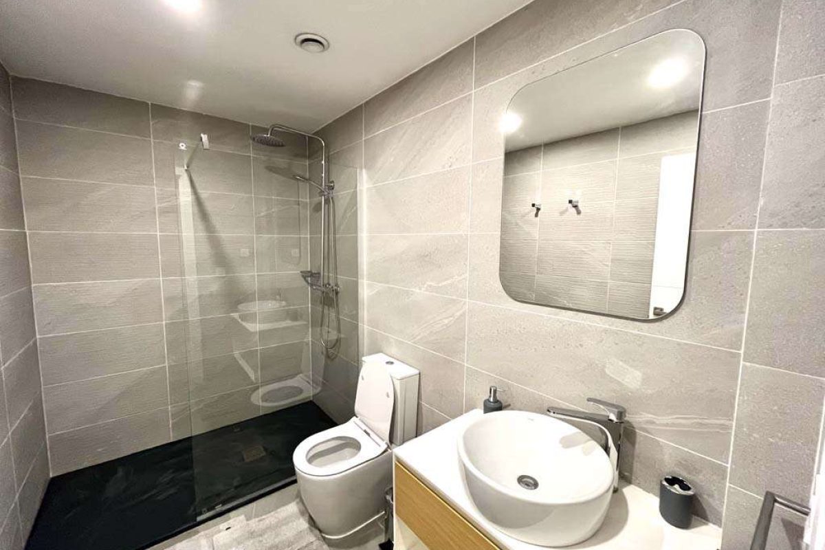 1110 - master bathroom