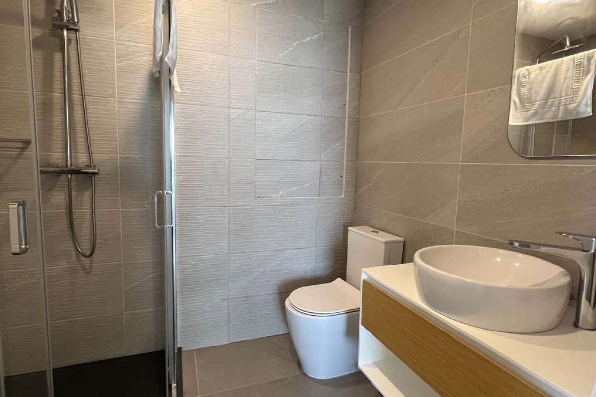 1115 - master bathroom