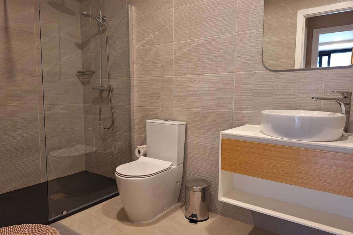 303 - bathroom