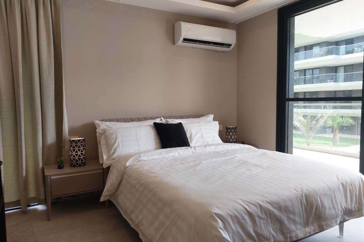 305 - sleeping area with balcony access