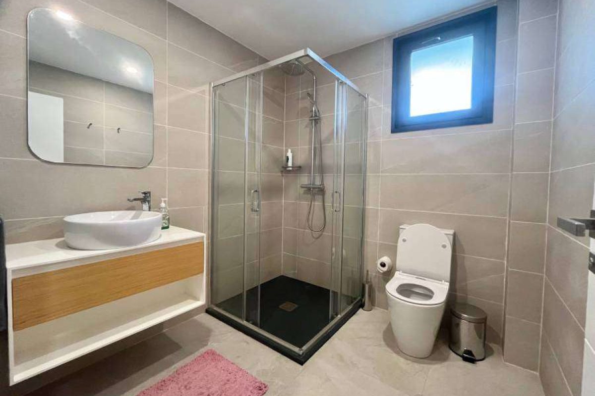 313 - bathroom