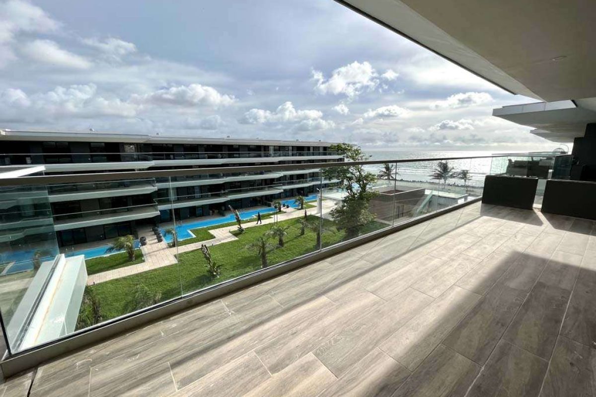 315 - the balcony view