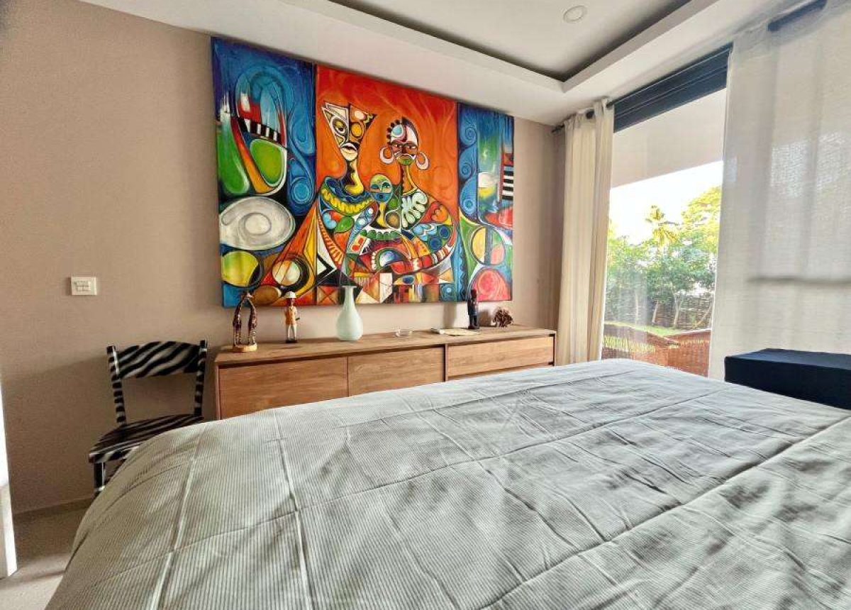 402 - bedroom
