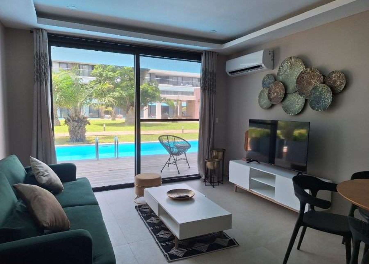 403 - living room with terrace and swim-up pool