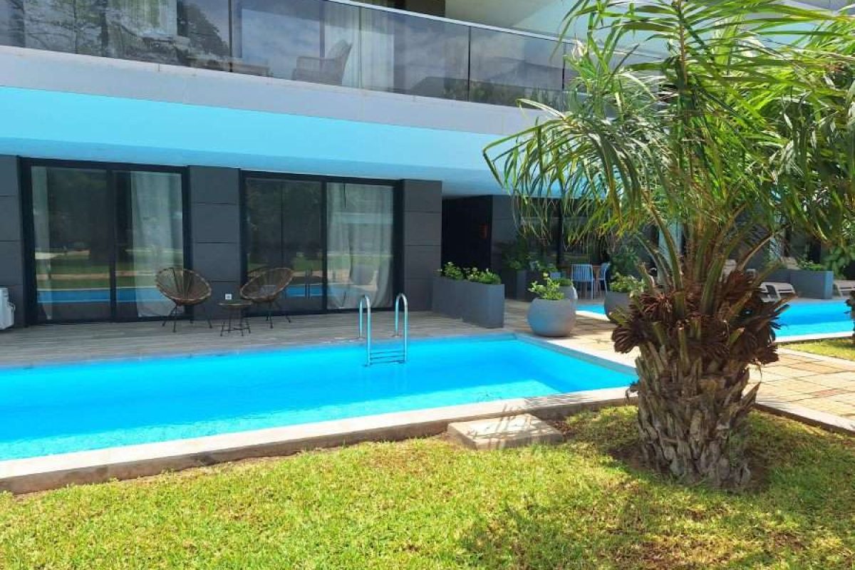 403 the swim-up pool