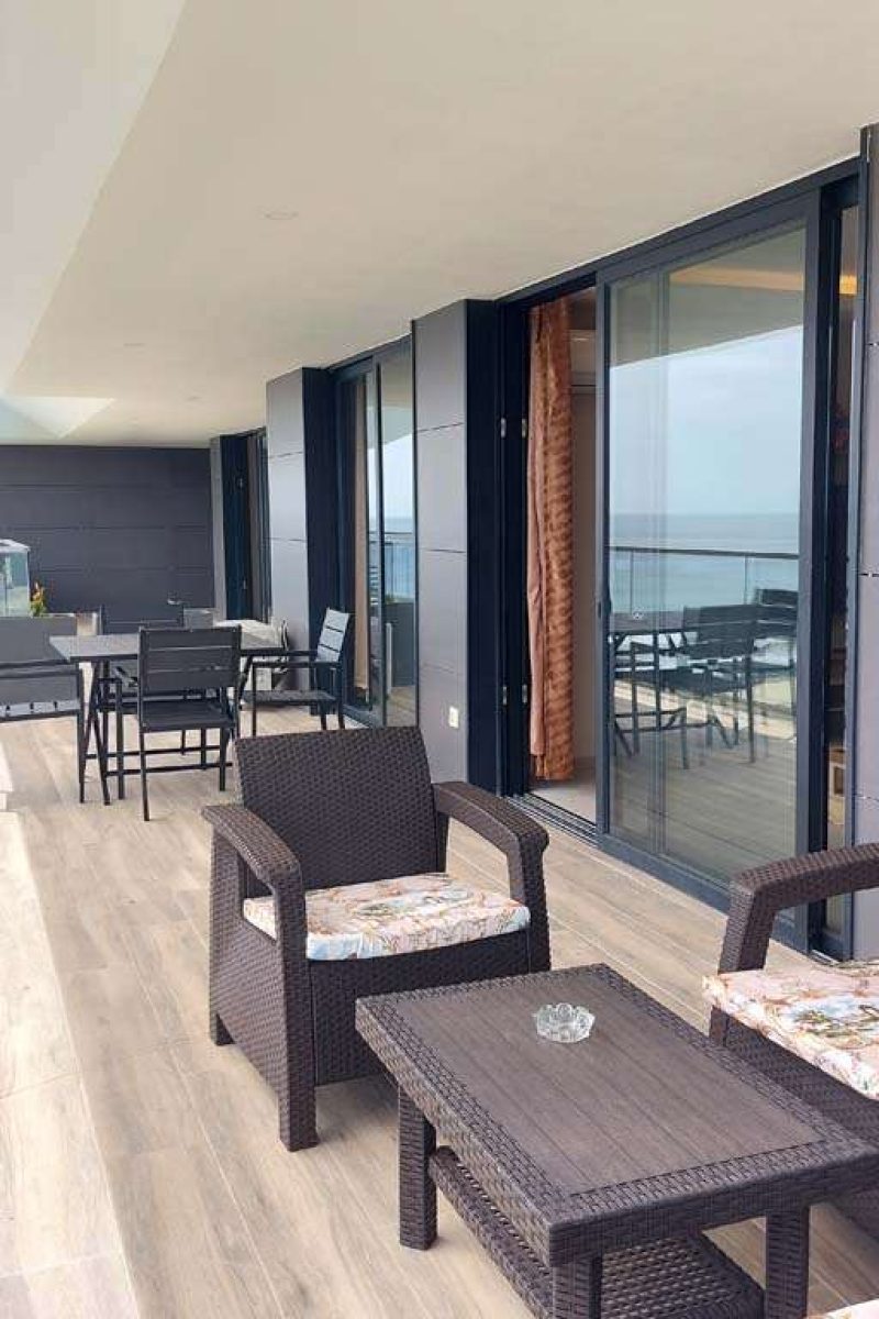 415 - spacious balcony