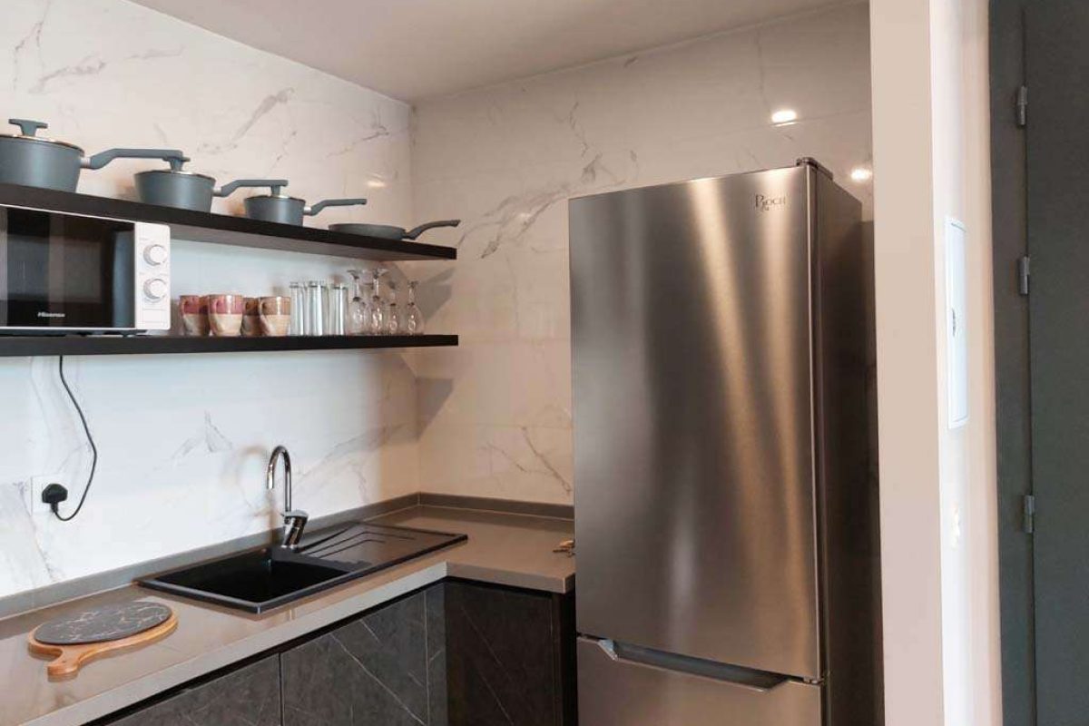 506 - spacious kitchen