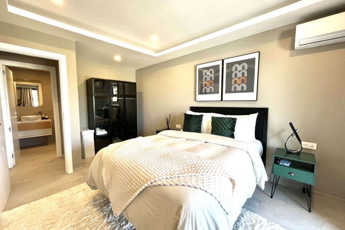 512 bedroom