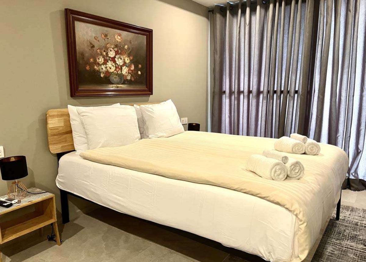 608 bedroom with double bed