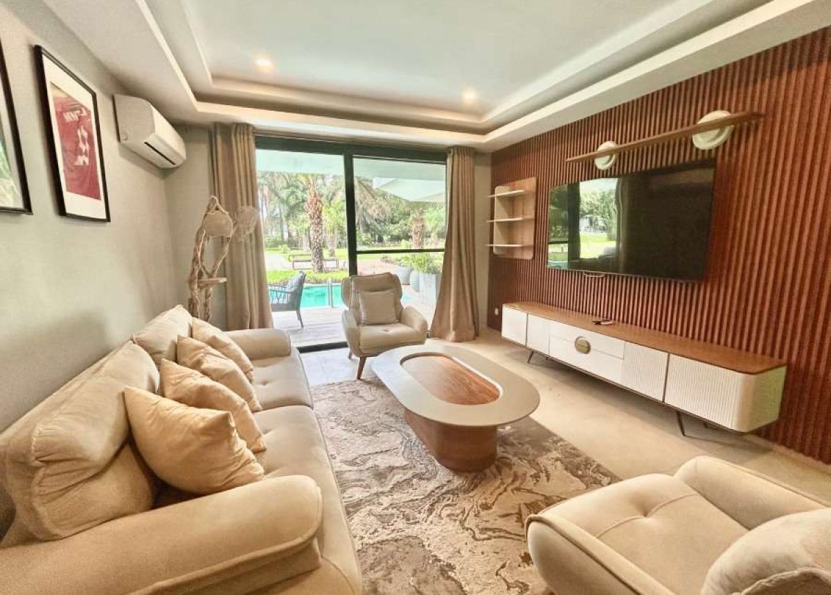 803 - living area -