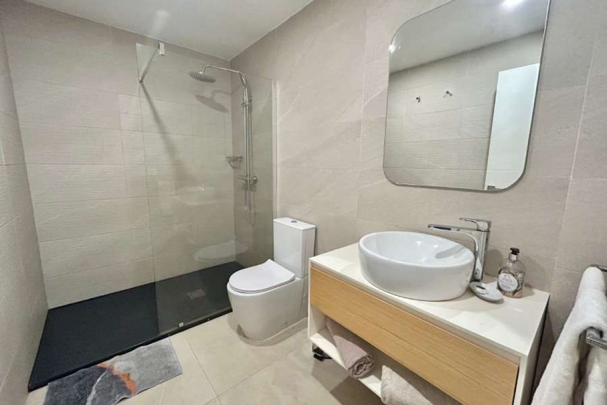 803 - master bathroom -
