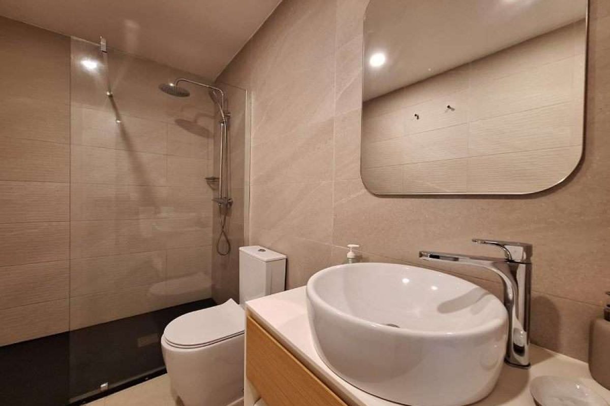 803 - master bathroom