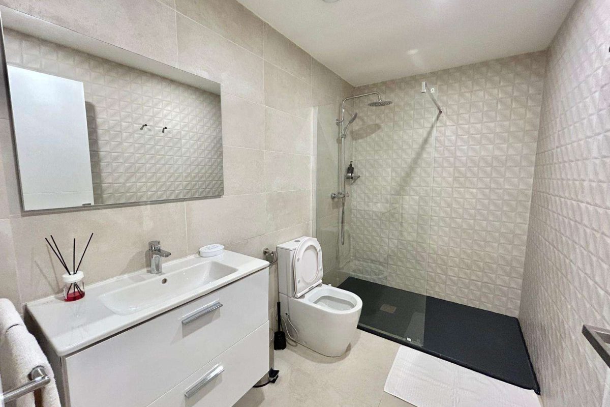 804 en suite bathroom