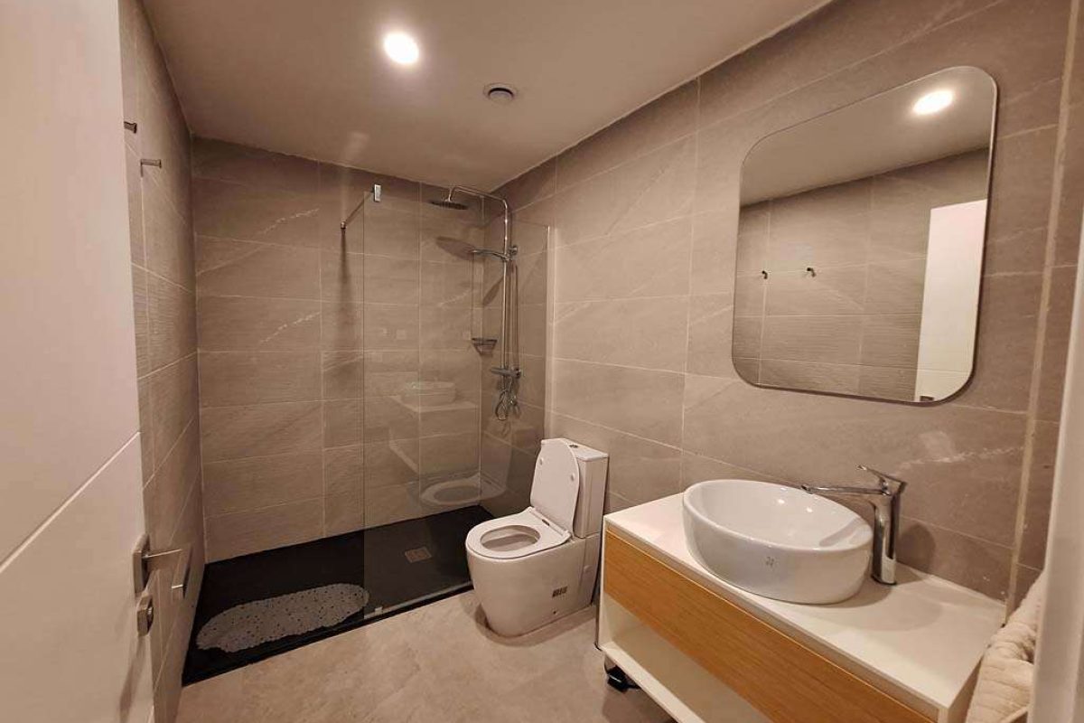 807 - the master bathroom
