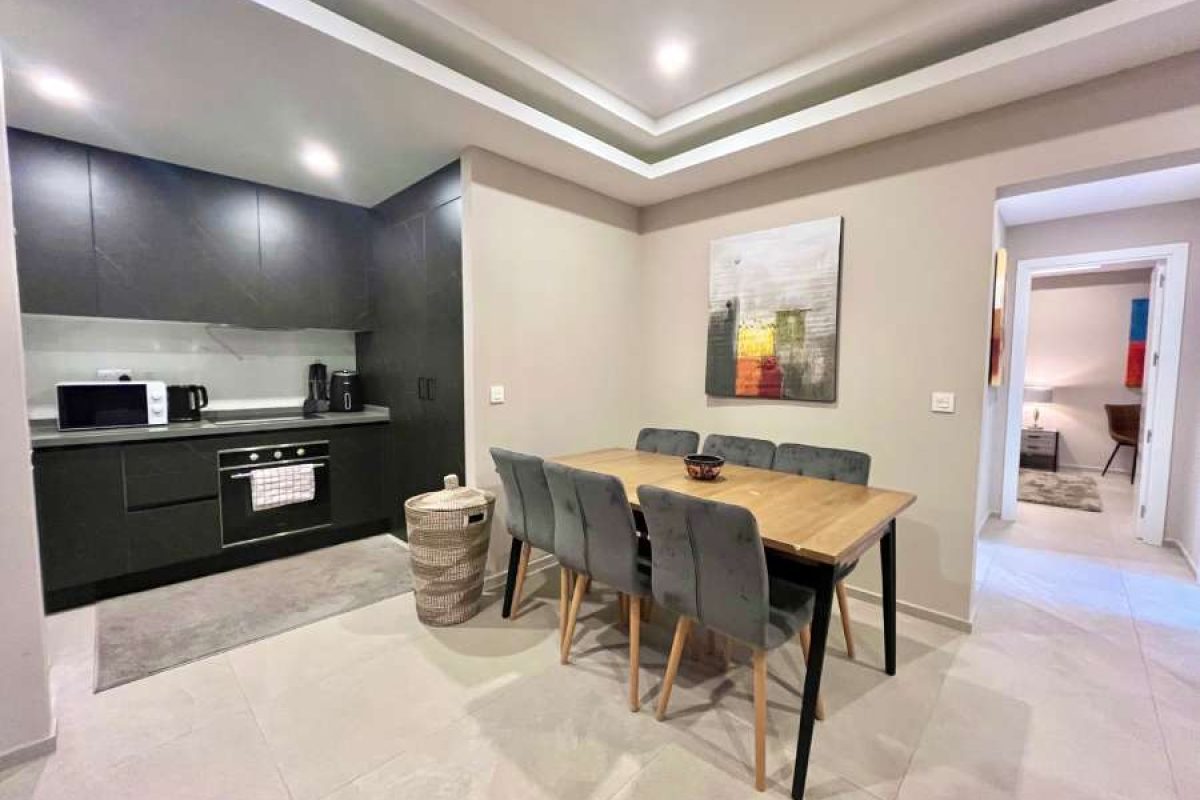 811 - dining area