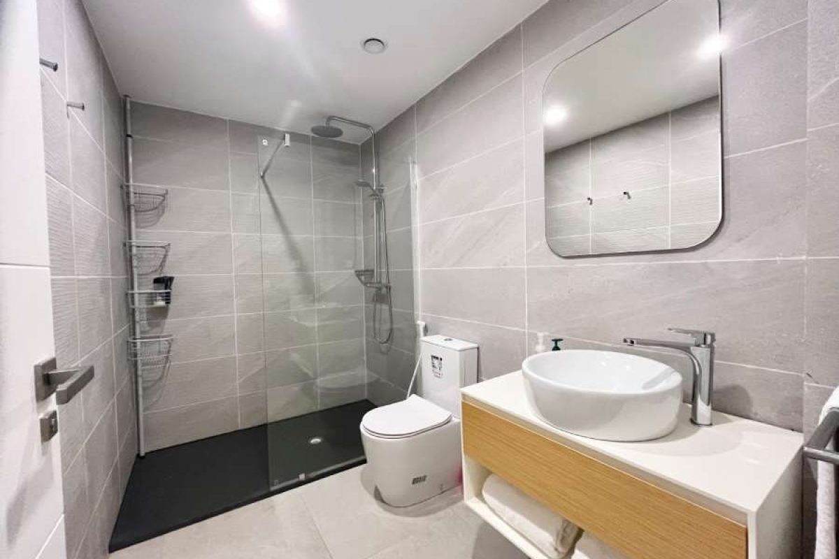 811 - master bathroom