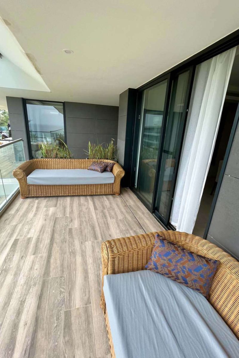 815 the balcony
