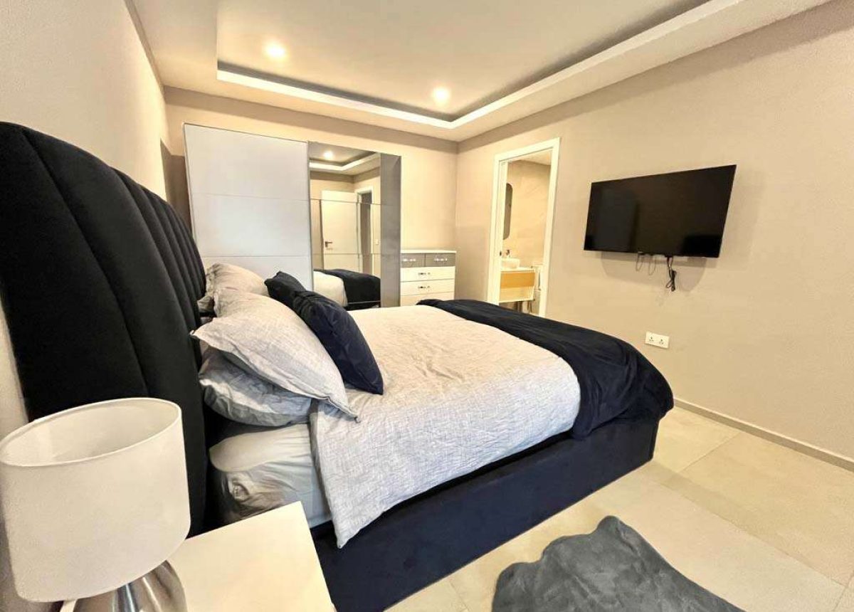 901 - master bedroom