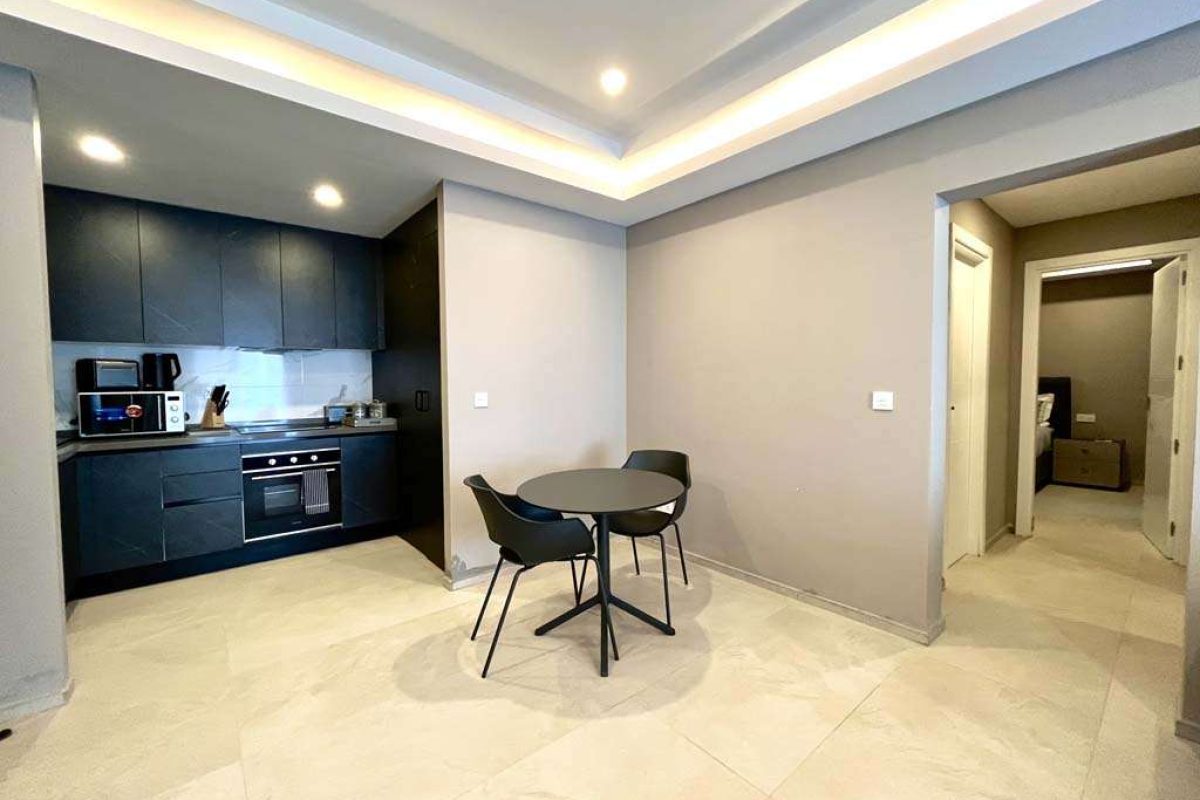 906 - kitchen and dining