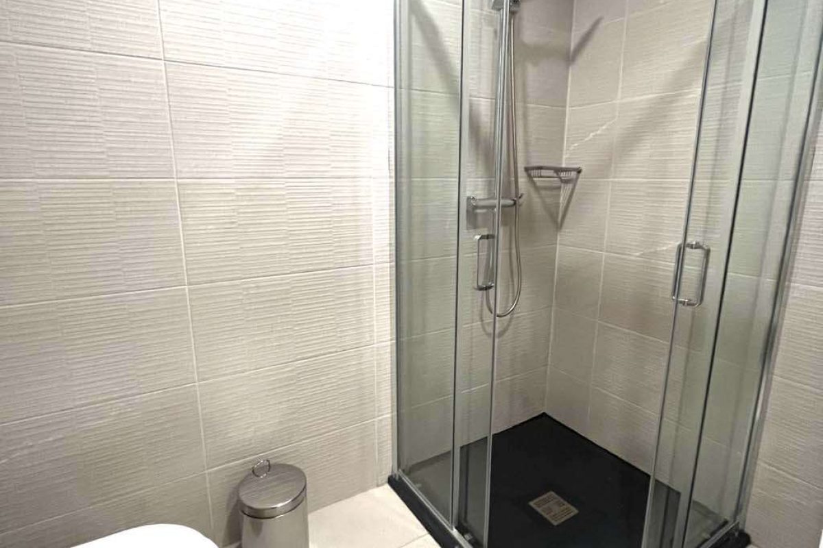 906 - shower