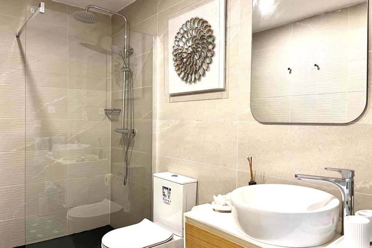 907 - the master bathroom