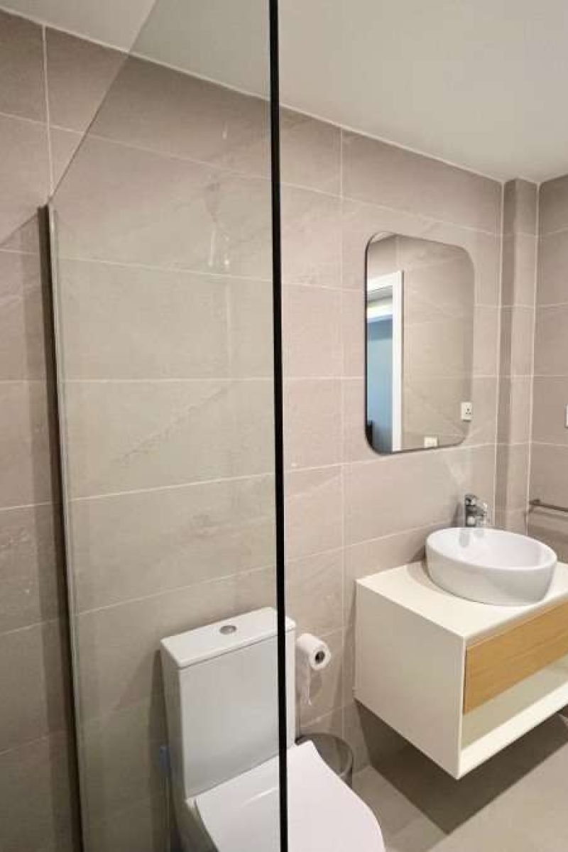 910 - bathroom