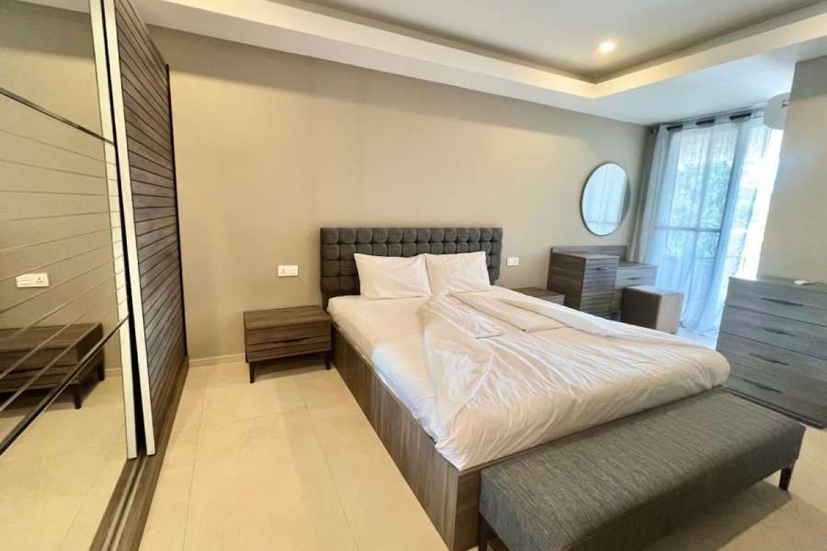 910 master bedroom