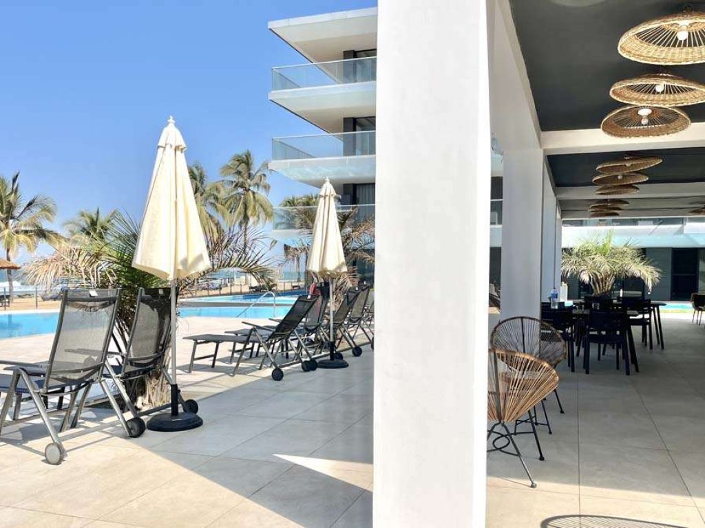 Bistro Sands 5
