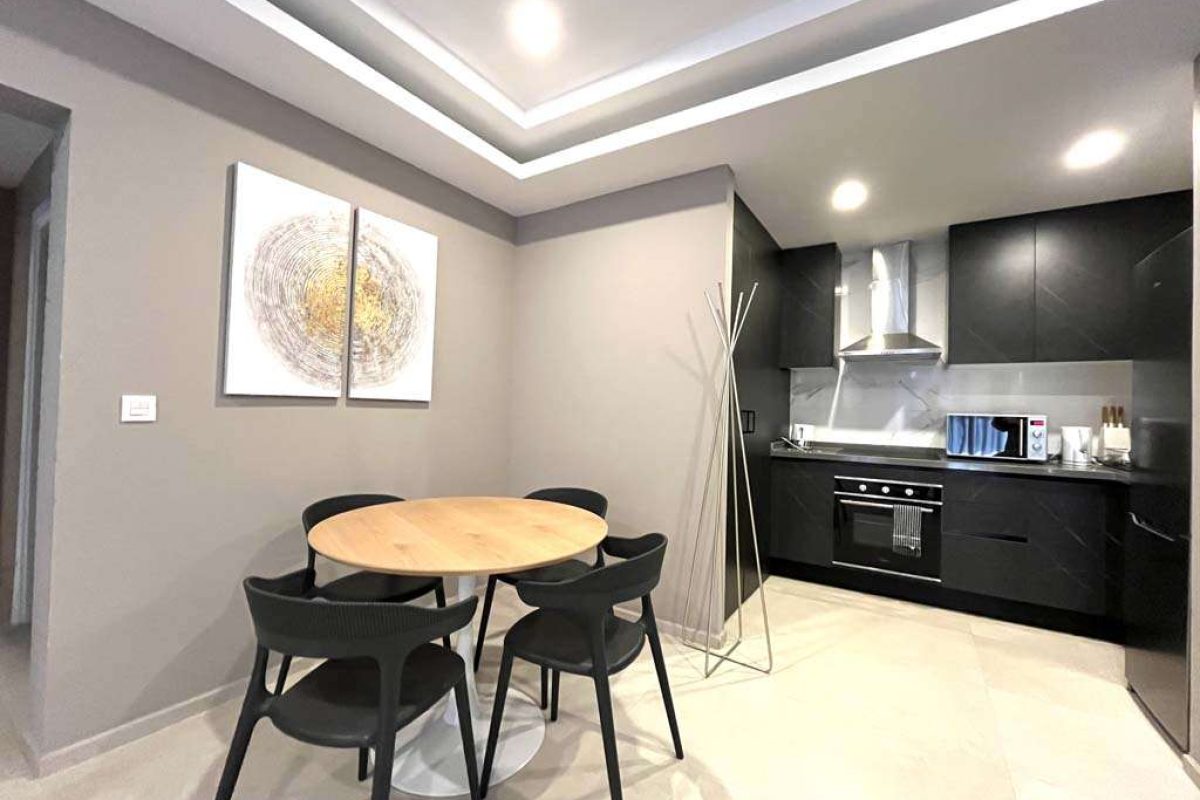 Classy 2 bed - dining