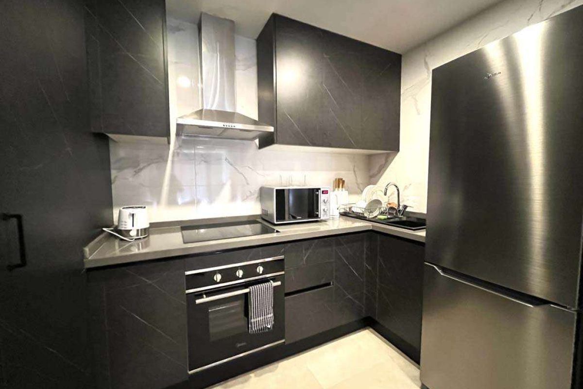 Classy 2 bed - kitchen