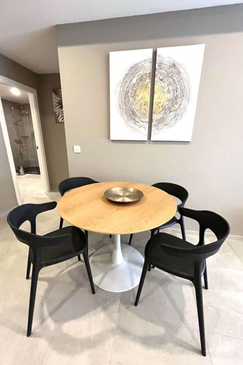 Classy large 1 bed - dining