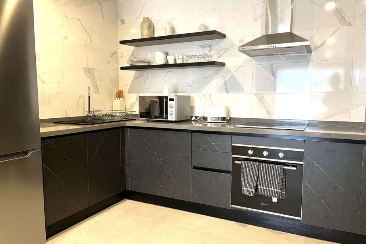 Classy large 1 bed - kitchen