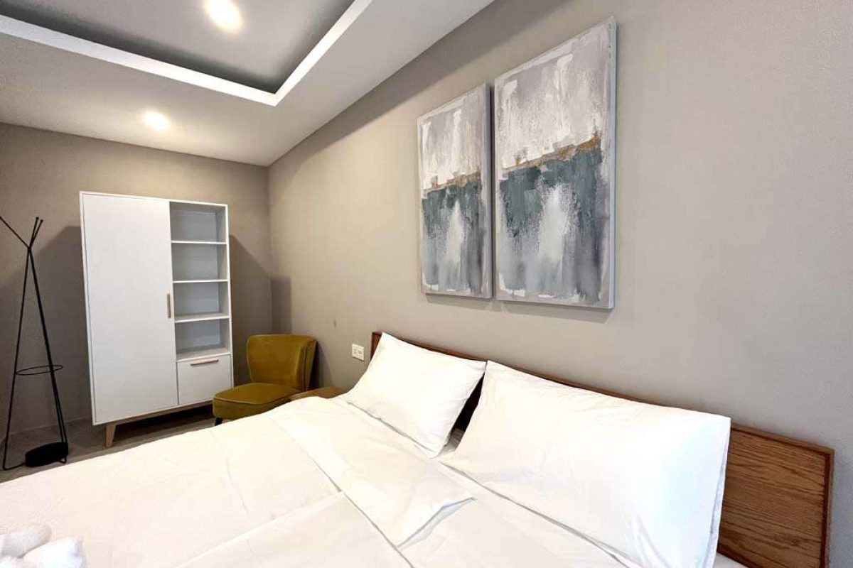 Classy large 1 bed - the bedroom